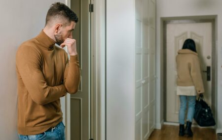 Beaucoup de personnes souhaitent divorcer mais se heurtent au refus de leur conjoint. Peut-on vraiment divorcer sans accord du conjoint ? La réponse est oui, mais uniquement via une procédure judiciaire adaptée à votre situation. Que faire si mon épouse refuse le divorce ? Si vous voulez divorcer rapidement et, si possible, à l’amiable, le […]